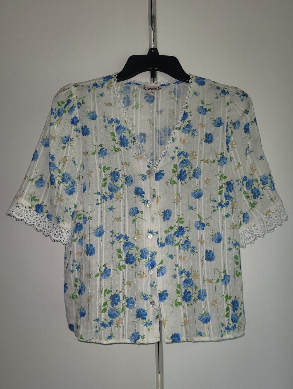 NWT Lace Trimmed Floral Blouse